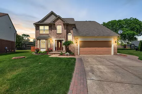 31367 Maple Ridge Ln, Madison Heights, MI 48071