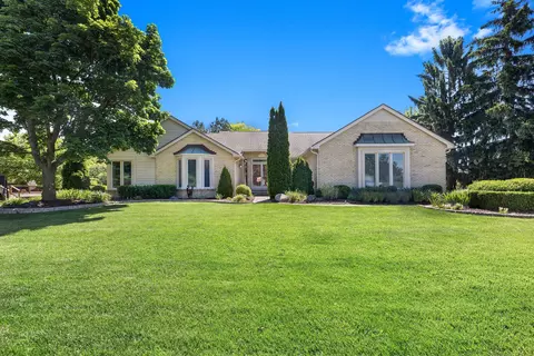 10106 Hillcrest Dr, Plymouth, MI 48170