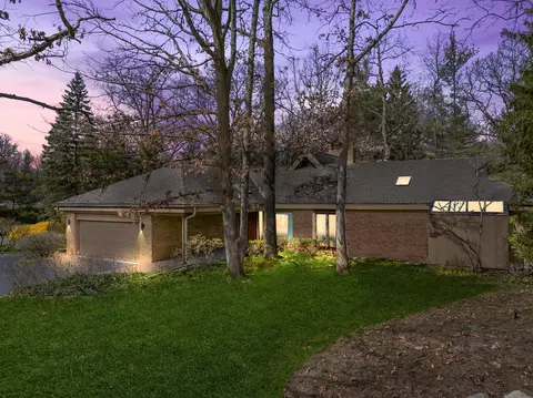 1165 Banbury Cir, Bloomfield Hills, MI 48302