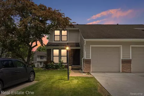22663 Cranbrooke Dr, Novi, MI 48375