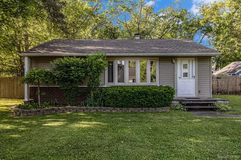 29334 Scotten St, Farmington Hills, MI 48336