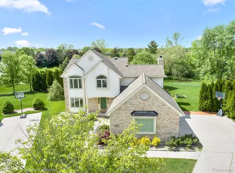 45012 Fox Pointe Dr, Canton, MI 48187