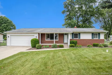 2445 S Irish Rd, Davison, MI 48423