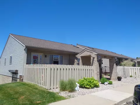 62310 Arlington Cir 1 120 Cir #1, South Lyon, MI 48178