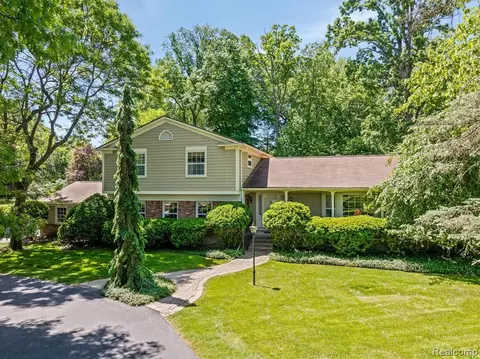 1920 Shore Hill Dr, Bloomfield Hills, MI 48302