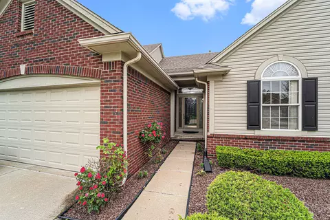 52850 Sable Dr UNIT 26, Macomb, MI 48042