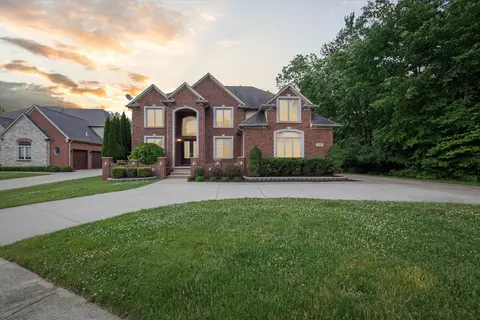 5606 Victoria Dr, West Bloomfield, MI 48322