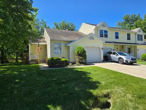 223 Meadow Pointe Dr, Fenton, MI 48430