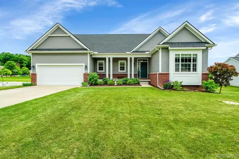 5319 Marshland Crt Ct, Hamburg, MI 48189