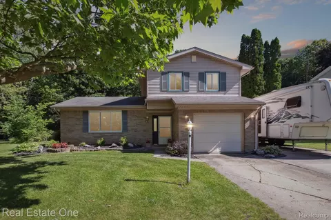 7163 Mount Juliet Dr, Davison, MI 48423