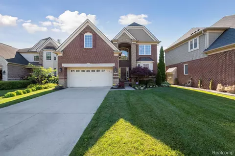 2615 Lauren Crt Ct, Royal Oak, MI 48073