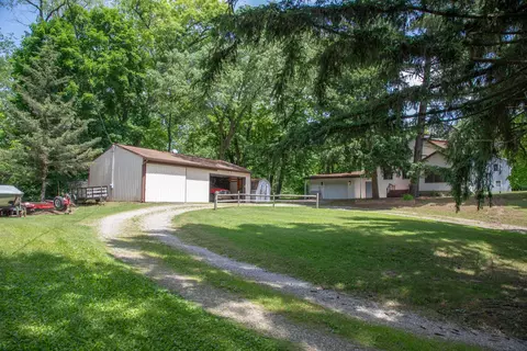 10381 Silver Lake Rd, Green Oak, MI 48116