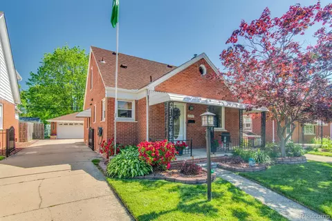 21747 Trombly St, Saint Clair Shores, MI 48080