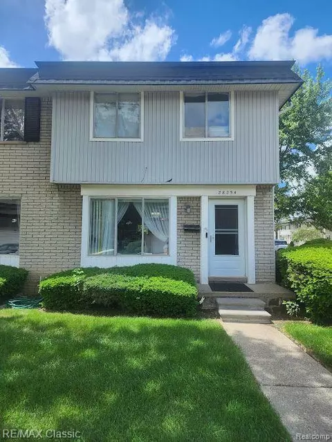28254 Universal Dr, Warren, MI 48092