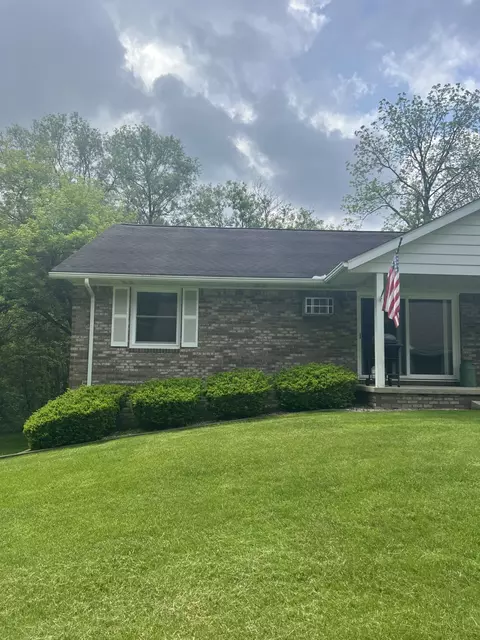 330 N Cedar St, Imlay City, MI 48444