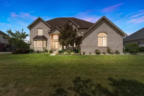 27269 Starkey Ln, Brownstown, MI 48174