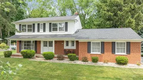 1648 Oakstone Dr, Rochester Hills, MI 48309