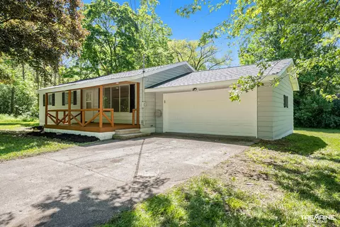 1064 Bethany St, Mount Morris, MI 48458