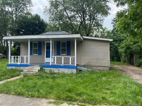 1472 Kenneth St, Burton, MI 48529
