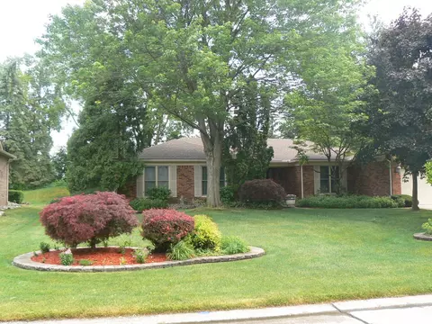 23277 Fox Crk, Farmington Hills, MI 48335