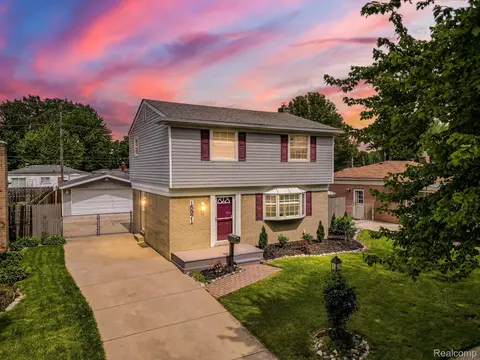 15971 Dugan St, Roseville, MI 48066