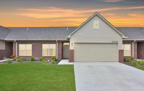 23972 White Pine St, Flat Rock, MI 48134