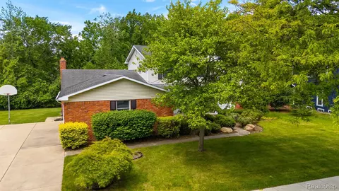 822 Springfield Dr, Northville, MI 48167