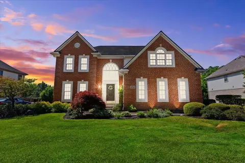 49301 Quail Run Ct, Plymouth, MI 48170