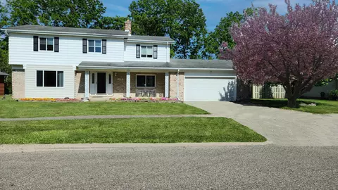 428 Oakwood Dr, Flushing, MI 48433