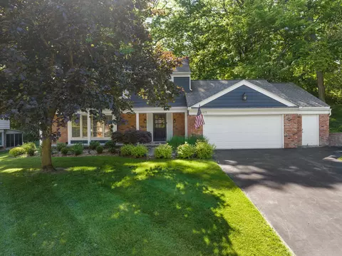 30163 Lincolnshire St E, Beverly Hills, MI 48025