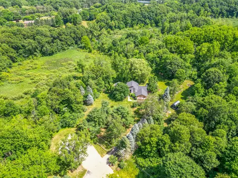1201 Houghton Trl, Groveland, MI 48462