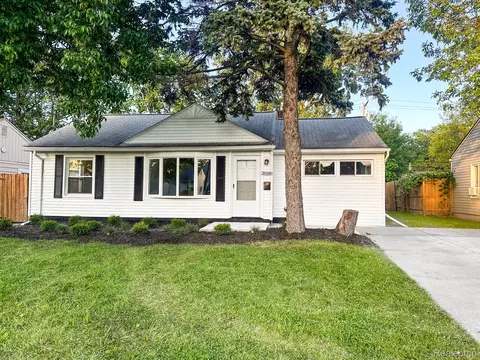 26580 Clancy St, Roseville, MI 48066