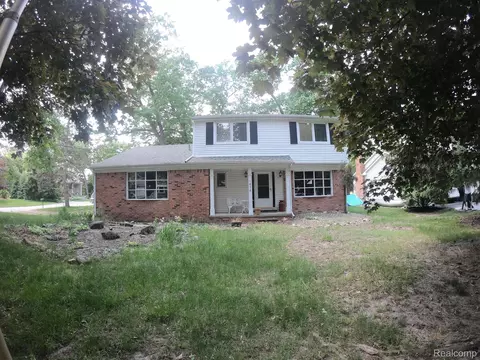 1476 Chanticlair Cir, Wixom, MI 48393