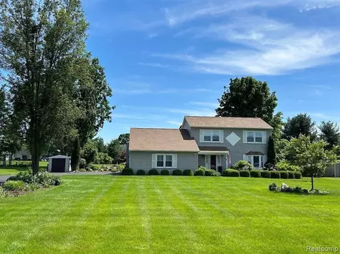 1427 N Silo Ridge Dr, Ann Arbor, MI 48108