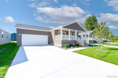 2764 Naples Crt Ct, Lapeer, MI 48446