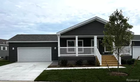 2776 Naples Crt Ct, Lapeer, MI 48446