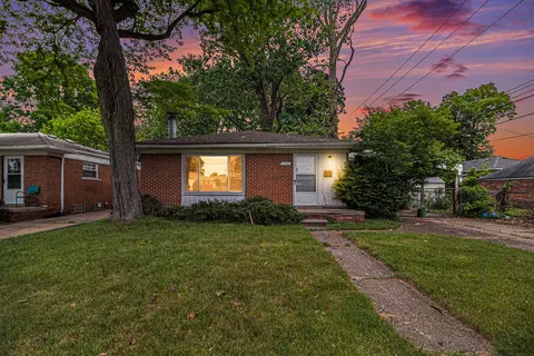 130 Hubbard St, Garden City, MI 48135