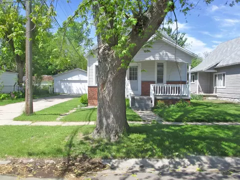 2017 11th St, Port Huron, MI 48060