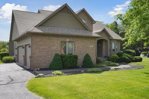 4747 Windberry Ln, Brighton, MI 48380
