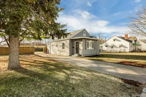 11052 Studebaker Ave, Warren, MI 48089