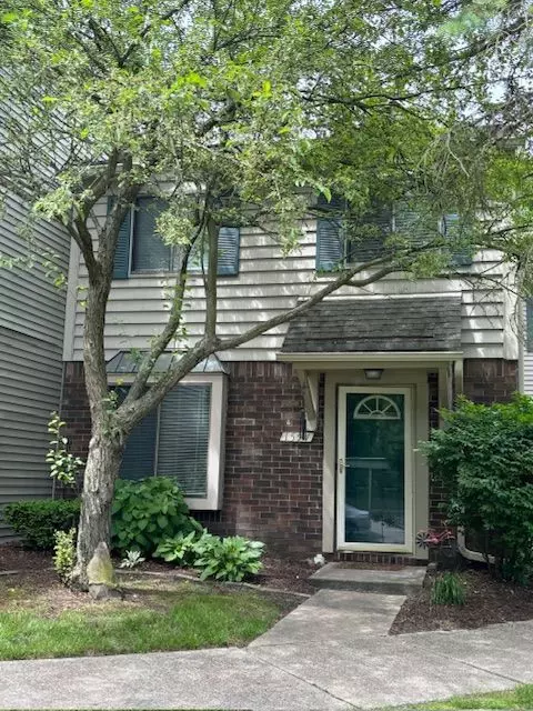 1594 Streamwood Crt Ct, Rochester Hills, MI 48309