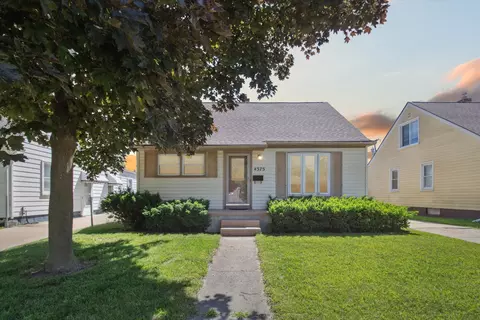 4375 Howe Rd, Wayne, MI 48184