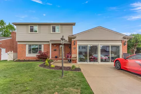 27152 Timber Trl, Dearborn Heights, MI 48127