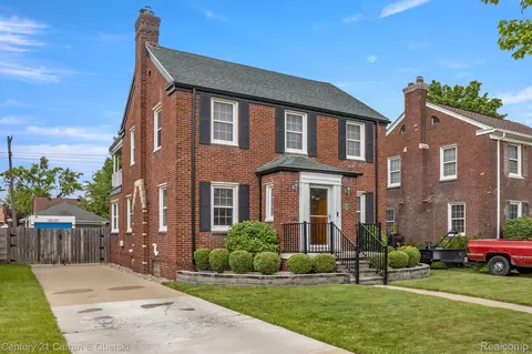 2656 22nd St, Wyandotte, MI 48192