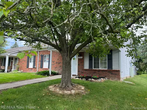 29451 Pendleton Club Dr, Farmington Hills, MI 48336
