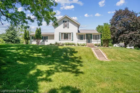 67640 W 8 Mile Rd, Green Oak, MI 48178