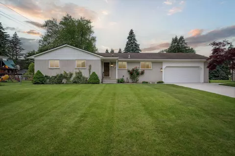 38475 Manchester St, Clinton Township, MI 48036
