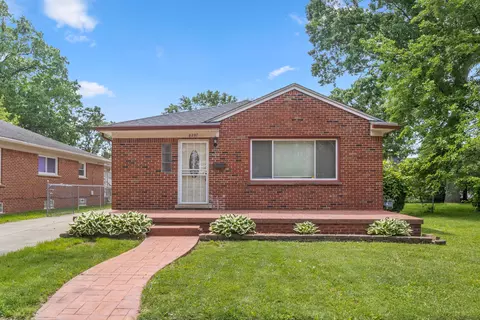 8297 Grayfield St, Dearborn Heights, MI 48127