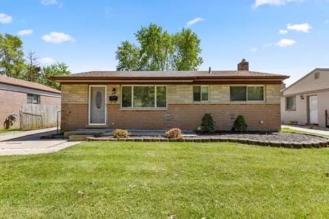 19258 Opal St, Clinton Township, MI 48035
