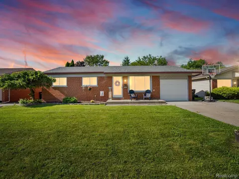 11739 Falcon Dr, Sterling Heights, MI 48313